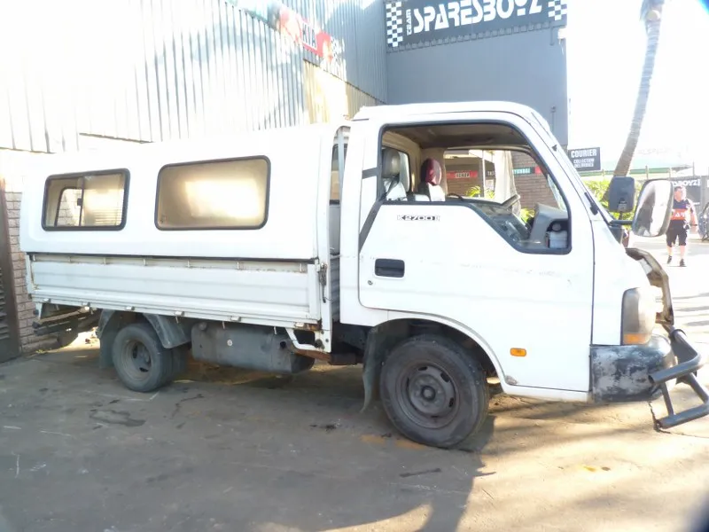2004 Kia K2700 2.7 Tilt Cab view 3