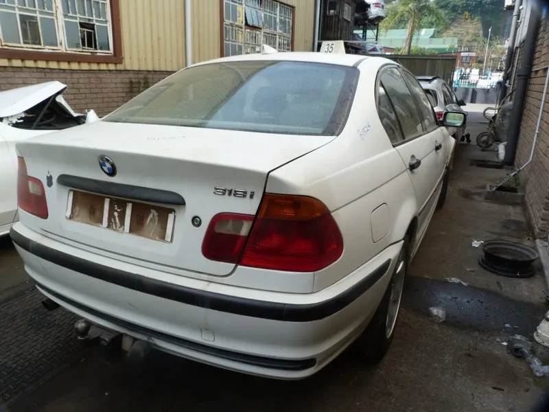 2000 BMW 318i E46 Manual view 4