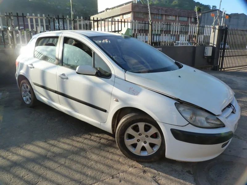 2003 Peugeot 307 1.6 XT Manual view 3