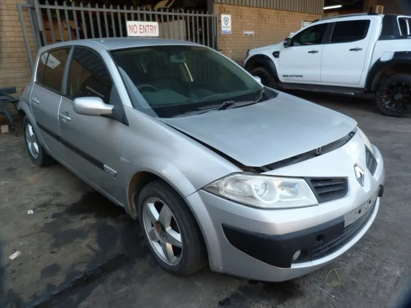 2006 Renault Megane II 1.6 Manual view 2