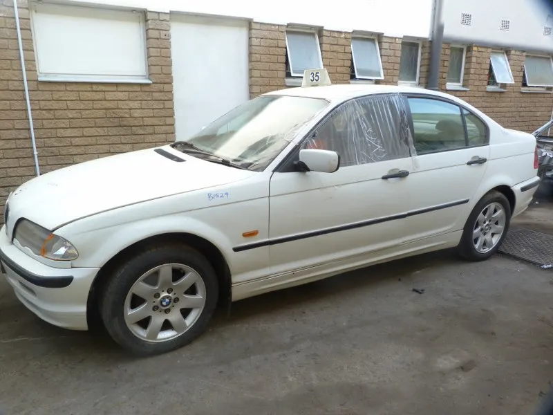 2000 BMW 318i E46 Manual view 2