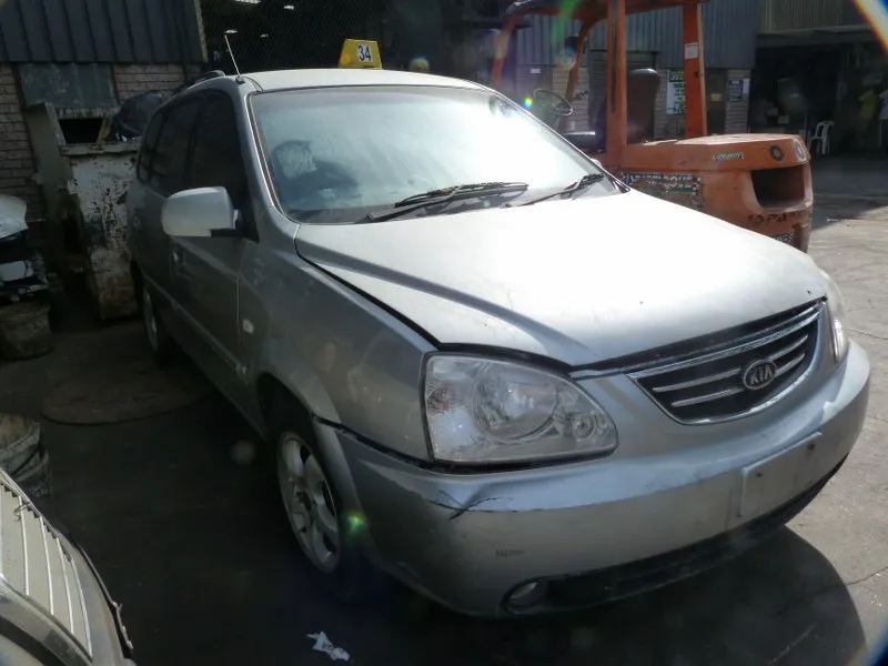 2005 Kia Carens 2.0 CRDi 16V AT view 2