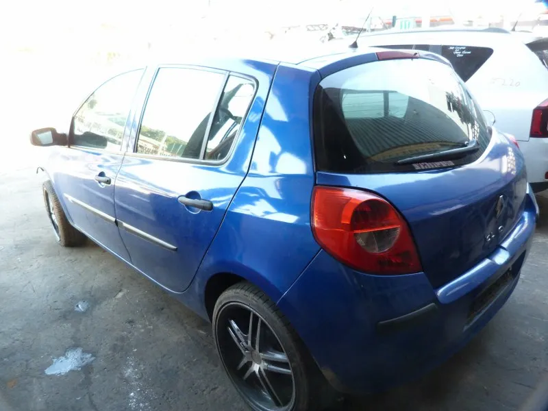 2007 Renault Clio III 1.6 16V Manual view 5