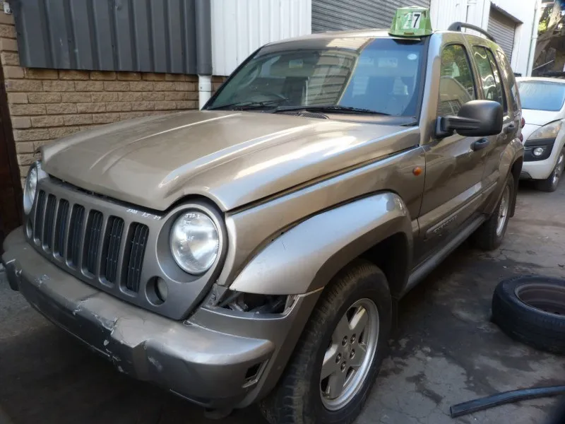 2007 Jeep Cherokee 3.7 V6 Sport view 2