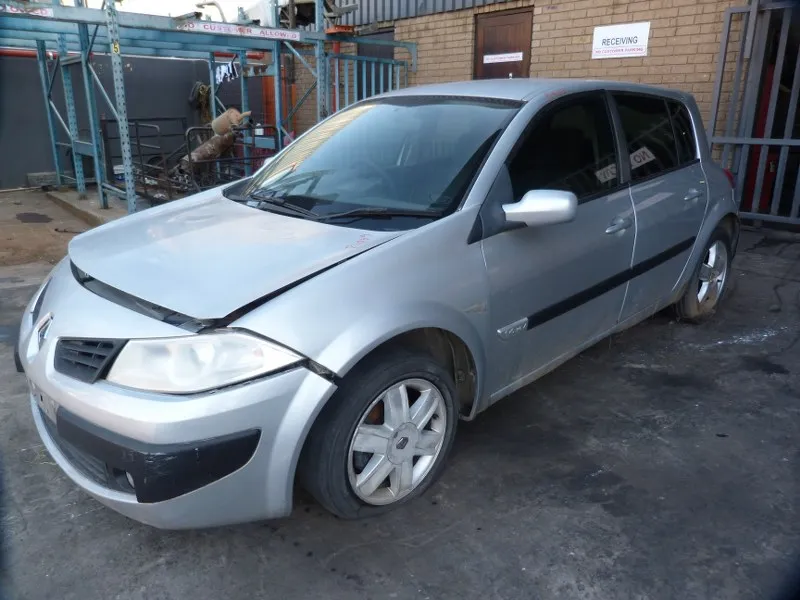 2006 Renault Megane II 1.6 Manual view 3