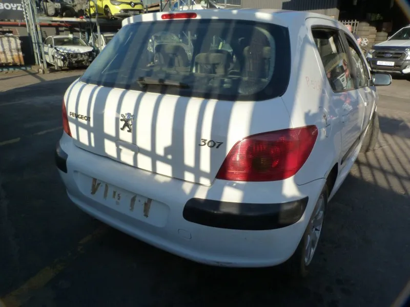 2003 Peugeot 307 1.6 XT Manual view 4