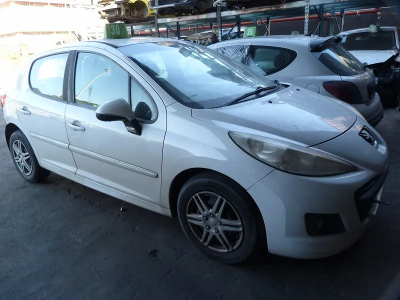 2012 Peugeot 207 1.4 8V view 3