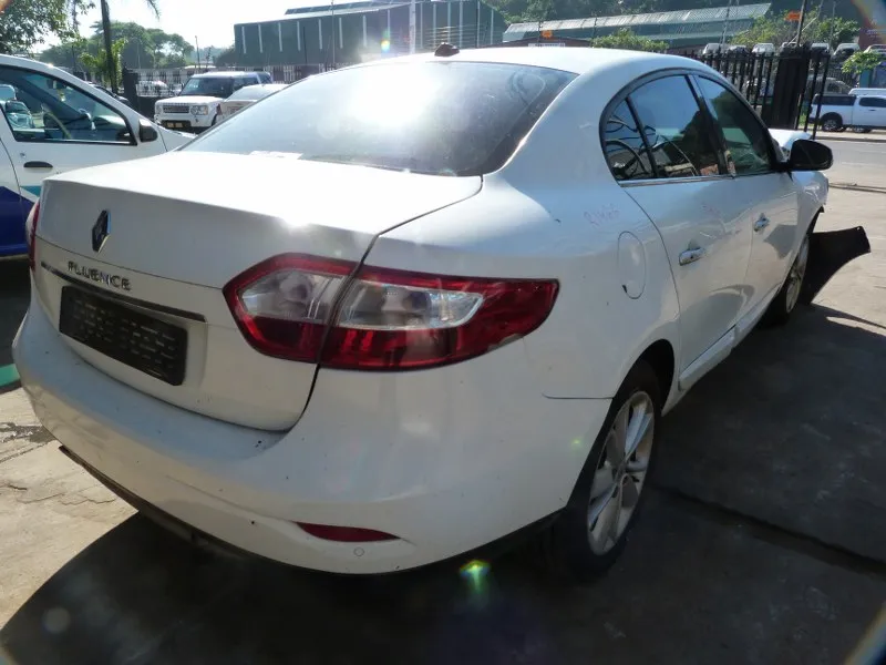 2012 Renault Fluence 2.0 view 5