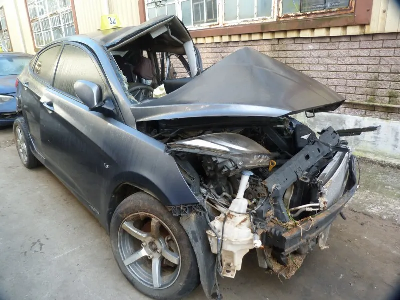 2013 Hyundai Accent 1.6 Manual view 2