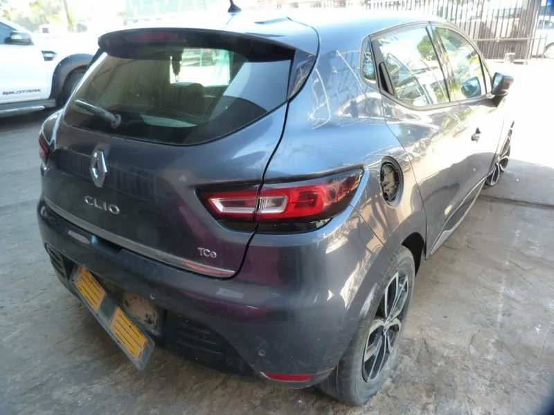 2019 Renault Clio IV 900T TCe Manual view 4