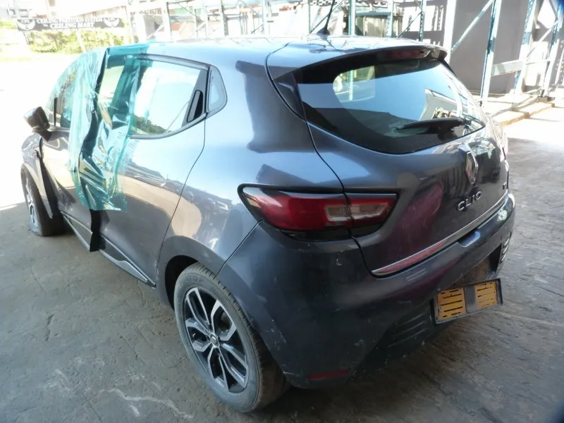 2019 Renault Clio IV 900T TCe Manual view 5