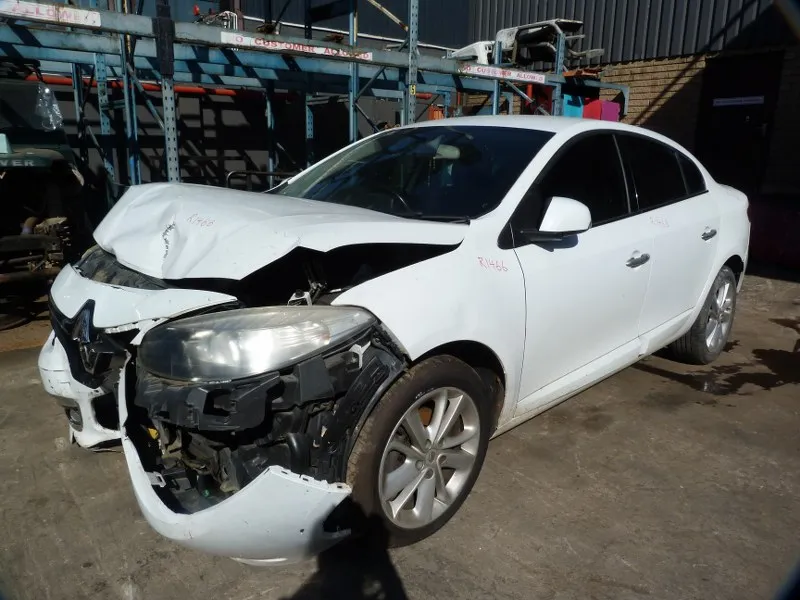 2012 Renault Fluence 2.0 view 3