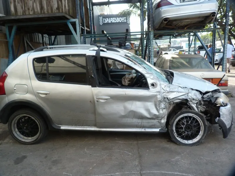 2012 Renault Sandero 1.6 Manual view 4
