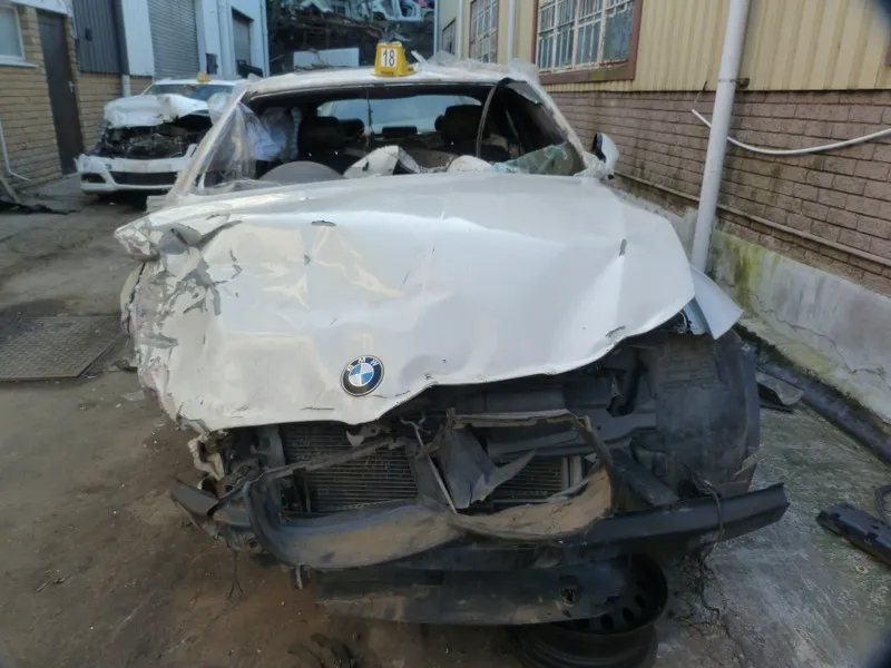2009 BMW 325i E90 AT 
