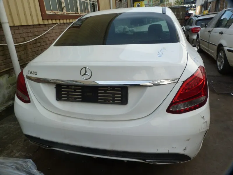 2015 Mercedes-Benz C220 Bluetech W205 view 4