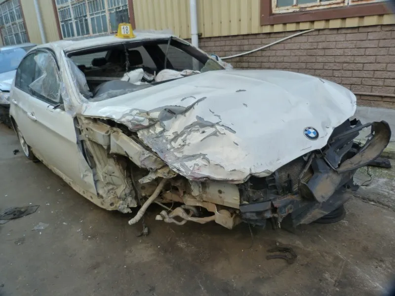 2009 BMW 325i E90 AT view 3
