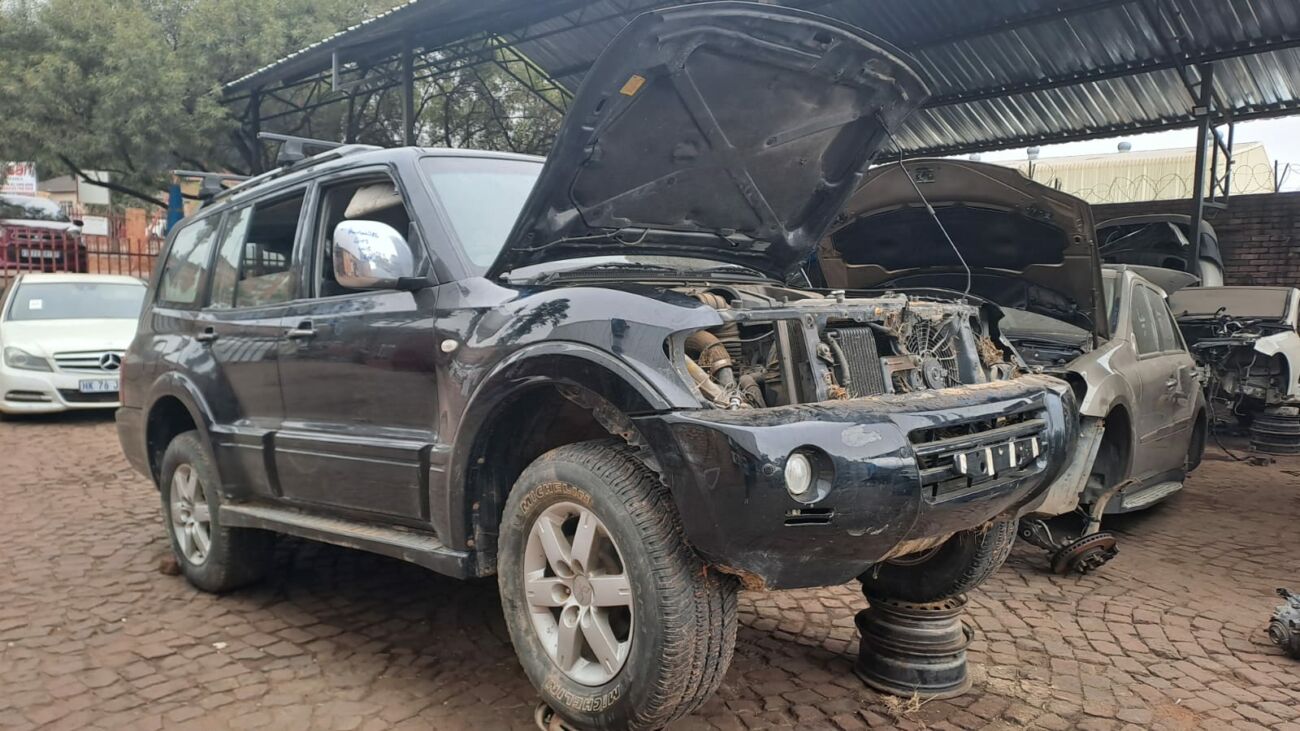 2005 Mitsubishi Pajero