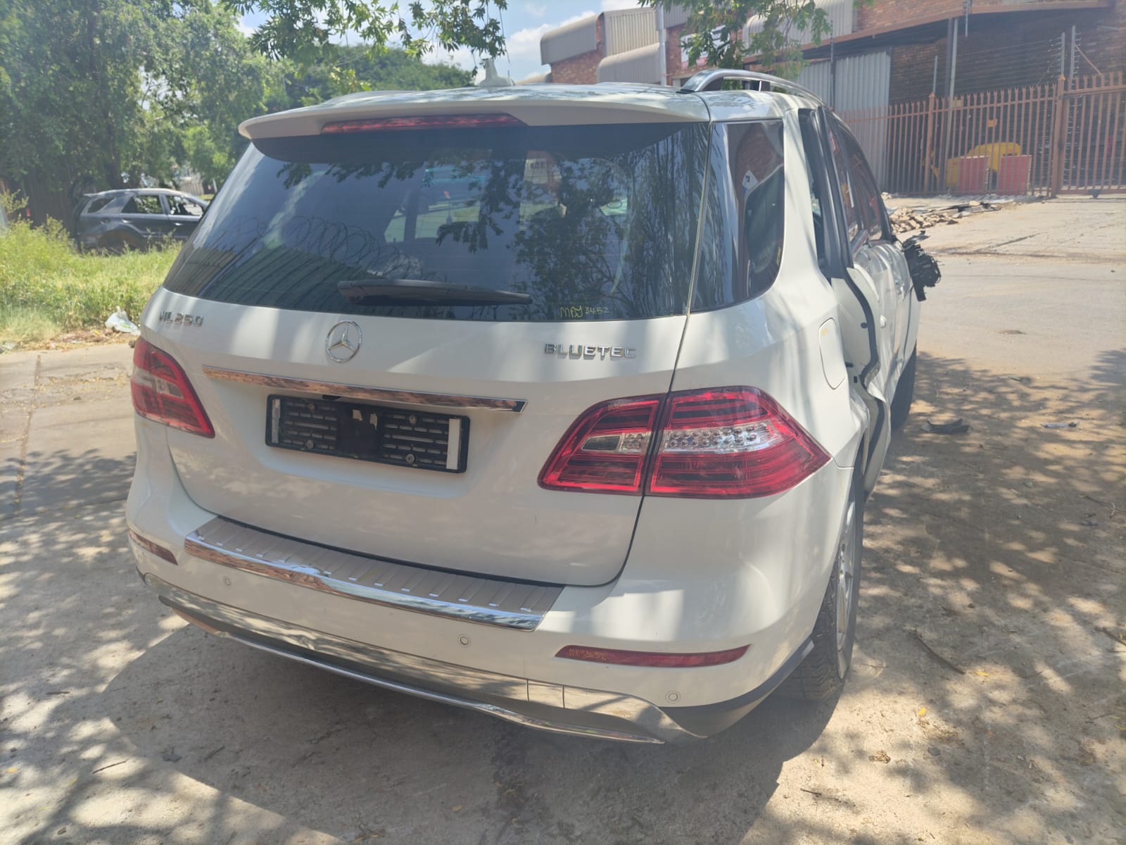 2014 Mercedes-Benz ML250 BLUETEC 4MATIC view 2