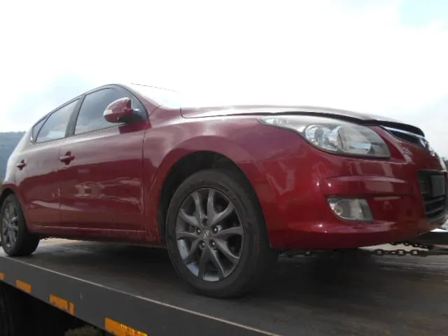 2025 Hyundai i30 view 2