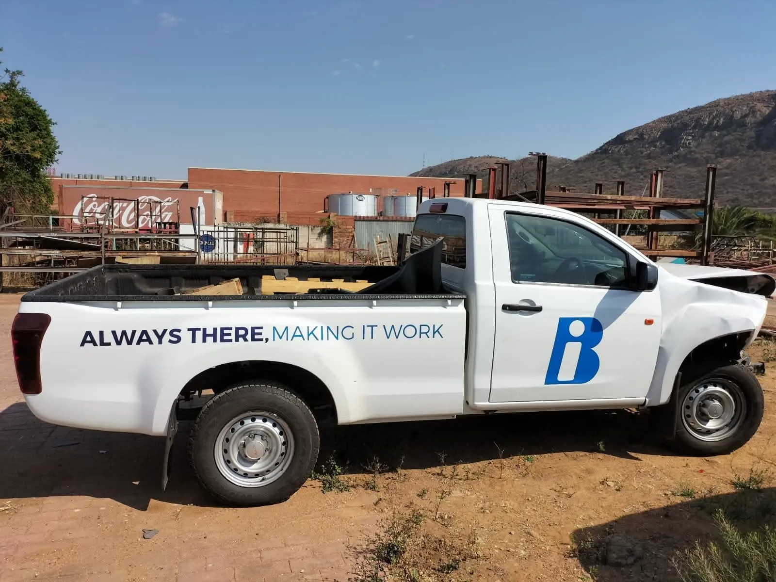 2025 Isuzu D-Max view 2