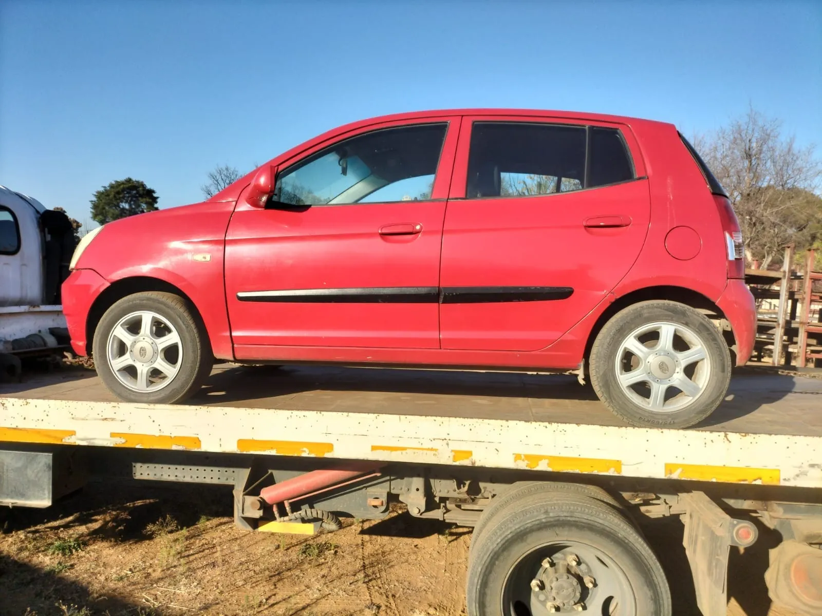 2025 Kia Picanto view 3