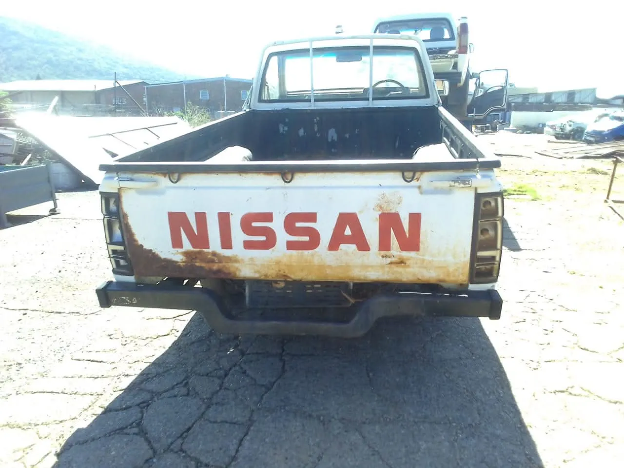 2025 Nissan Hardbody  view 4