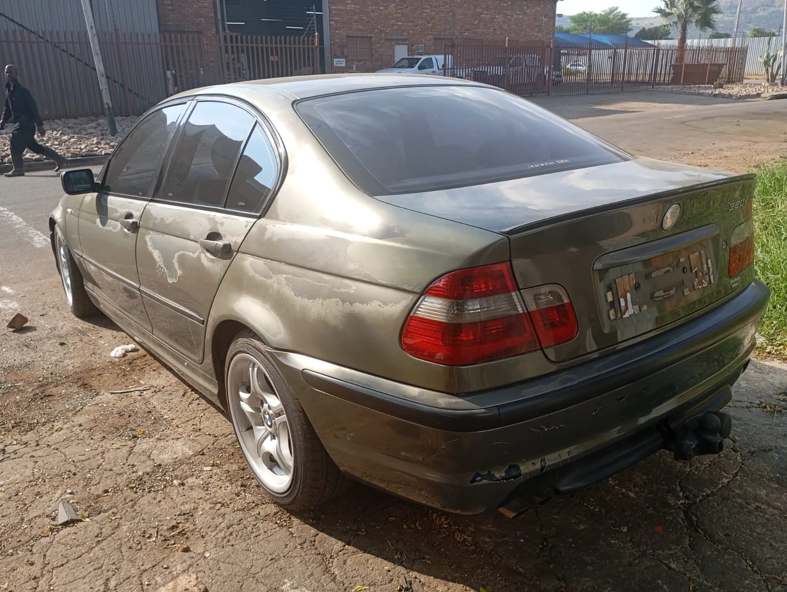 2004 BMW E46 320I view 2