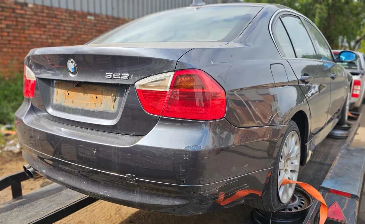 2005 BMW E90 view 2
