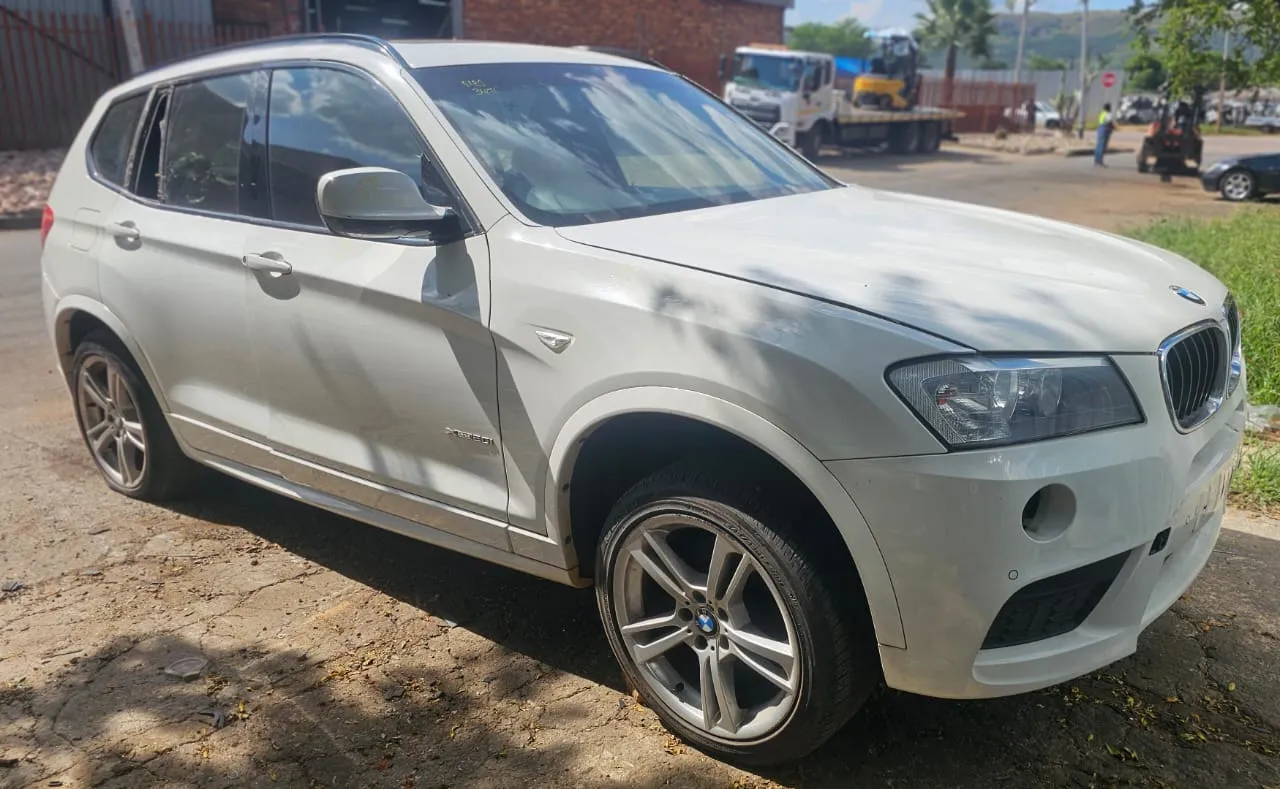2011 BMW X3 F25 view 4