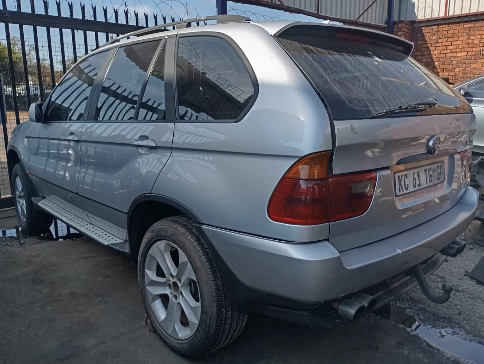 2004 BMW X5 view 3