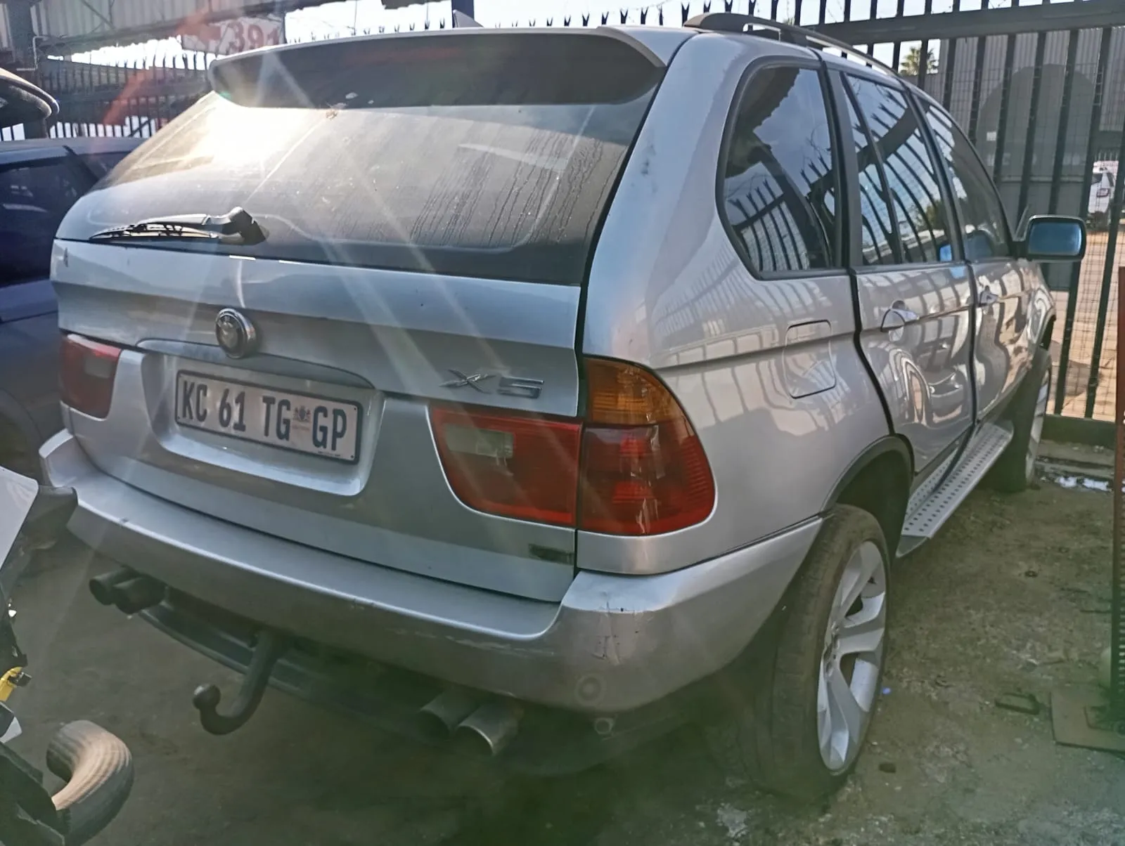2004 BMW X5 view 2