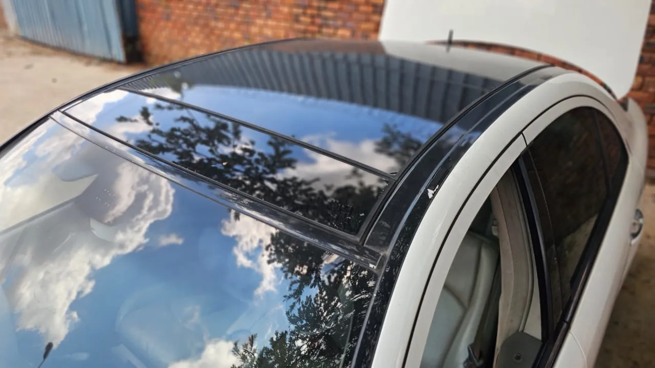 2003 Mercedes-Benz E240 W211 view 2