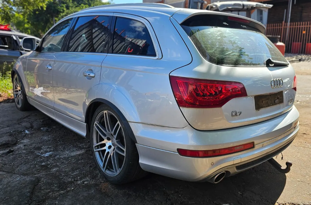 2011 Audi Q7 QUATTRO view 2