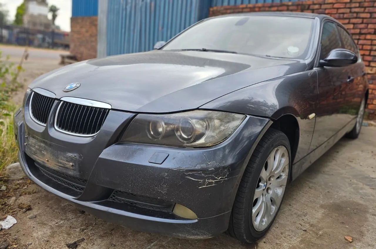 2005 BMW E90 view 4