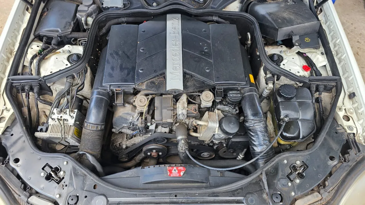2003 Mercedes-Benz E240 W211 view 3