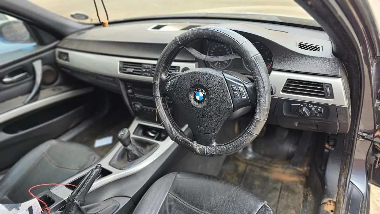 2005 BMW E90 view 5