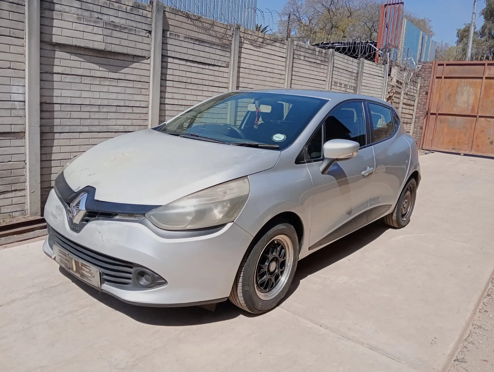 2016 Renault Clio D4F view 2