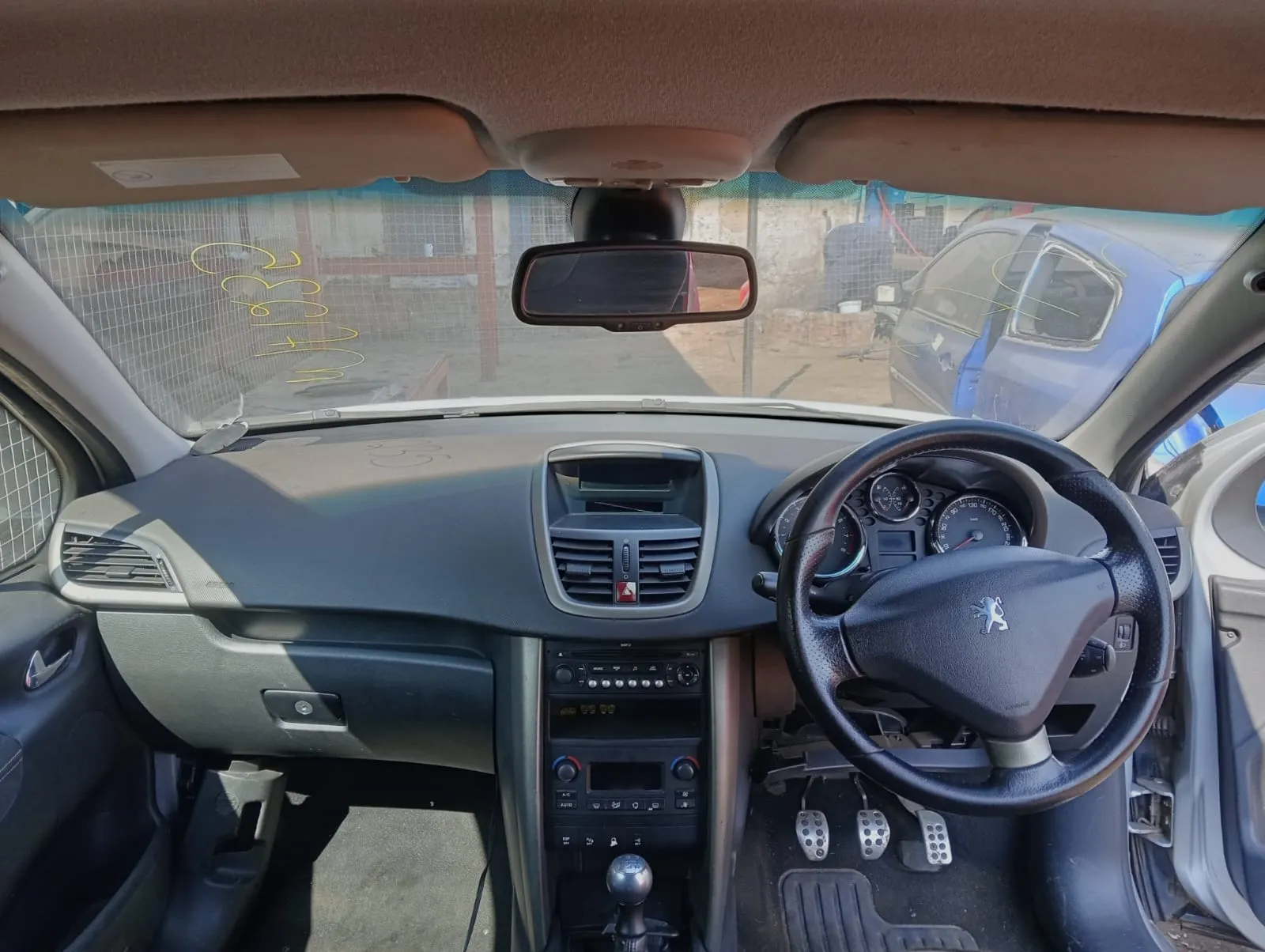 2011 Peugeot 207 10FJ view 7