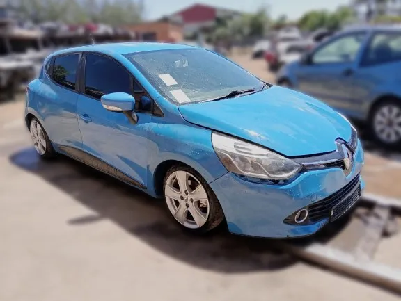 2016 Renault Clio H4BA view 3