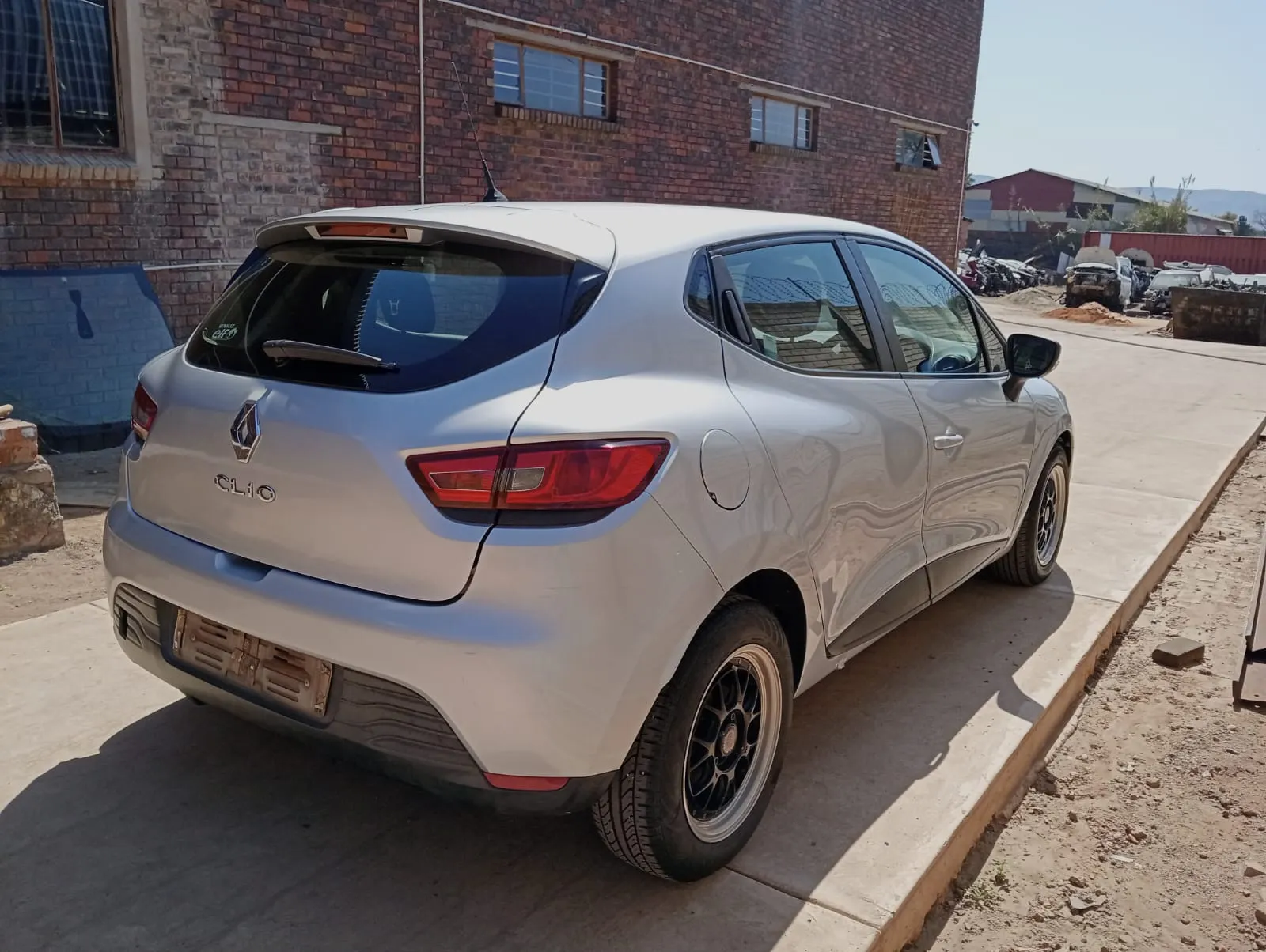 2016 Renault Clio D4F view 5