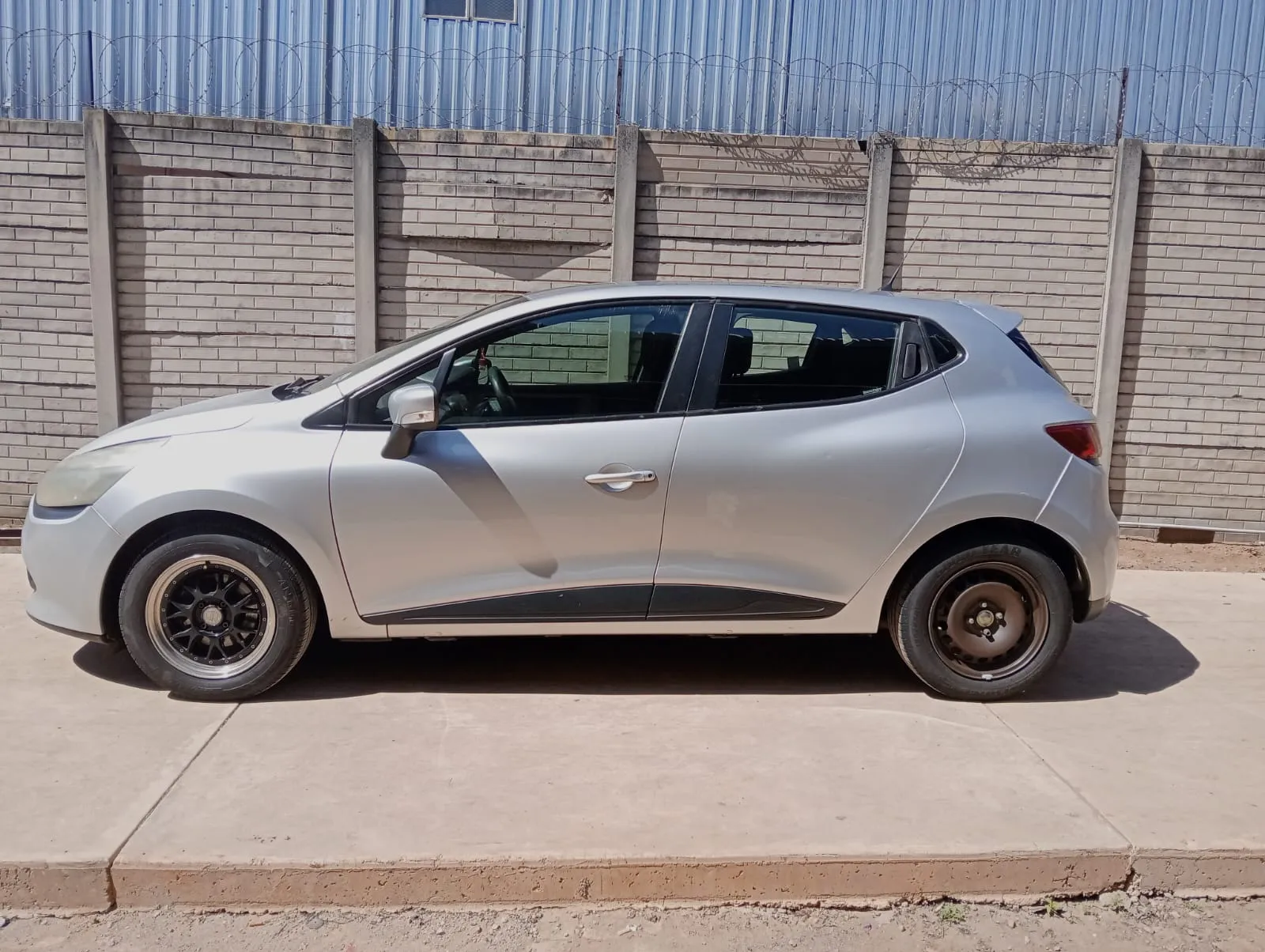 2016 Renault Clio D4F view 9