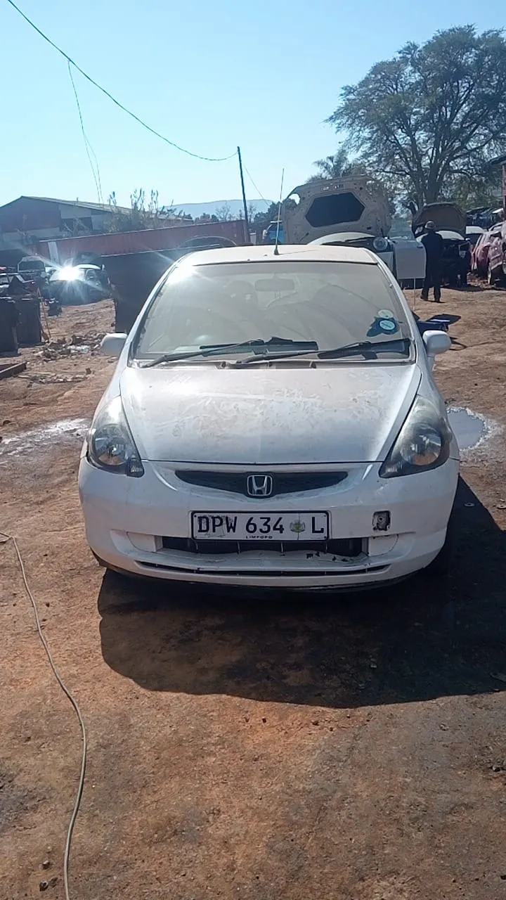 2004 Honda Jazz L13A1 view 6
