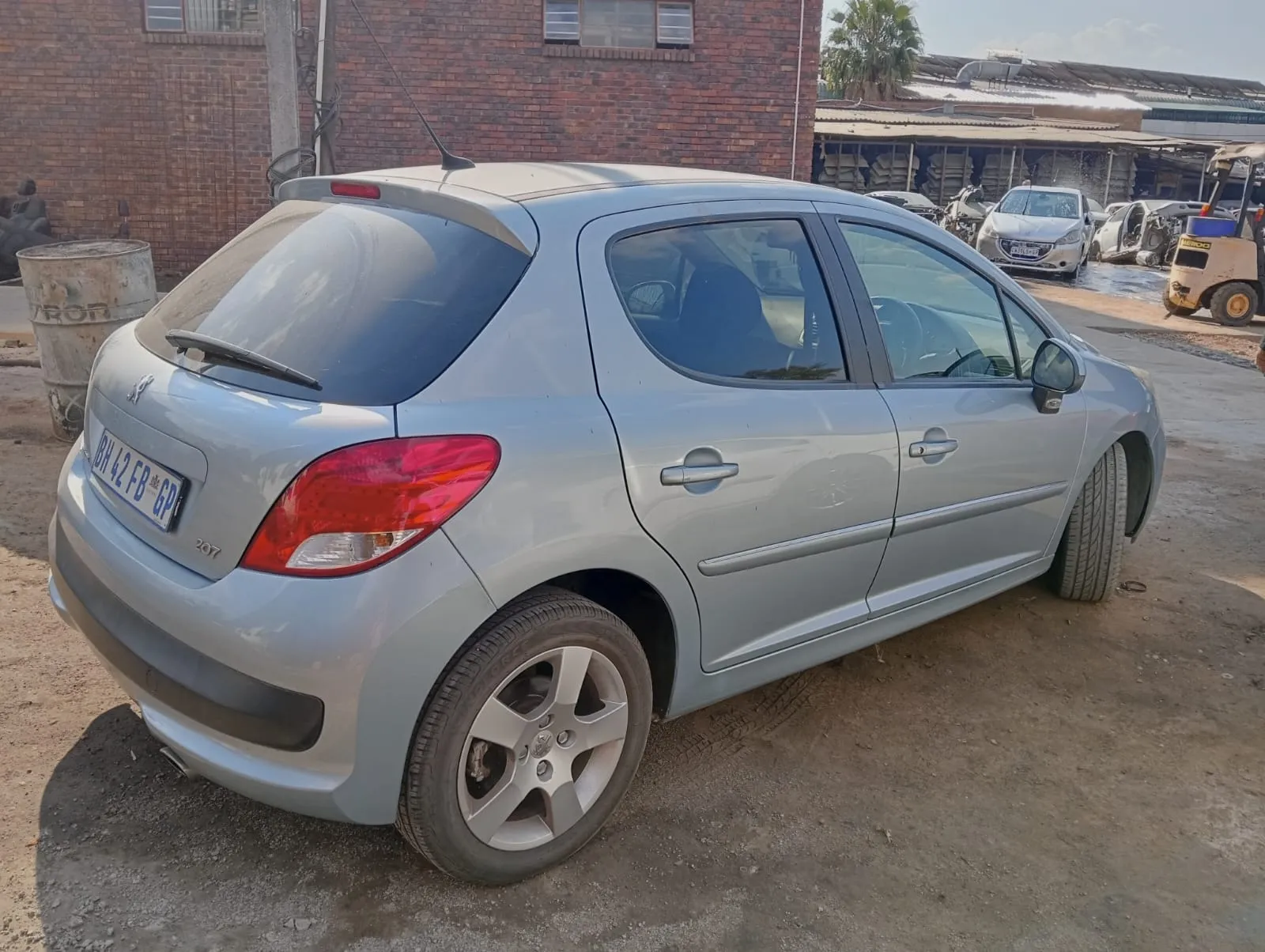 2010 Peugeot 207 thumbnail 3