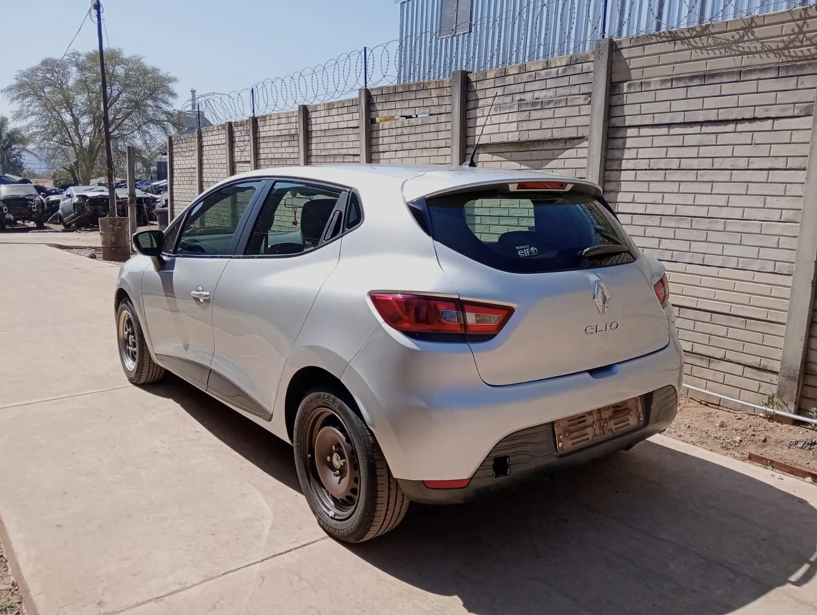 2016 Renault Clio D4F view 4