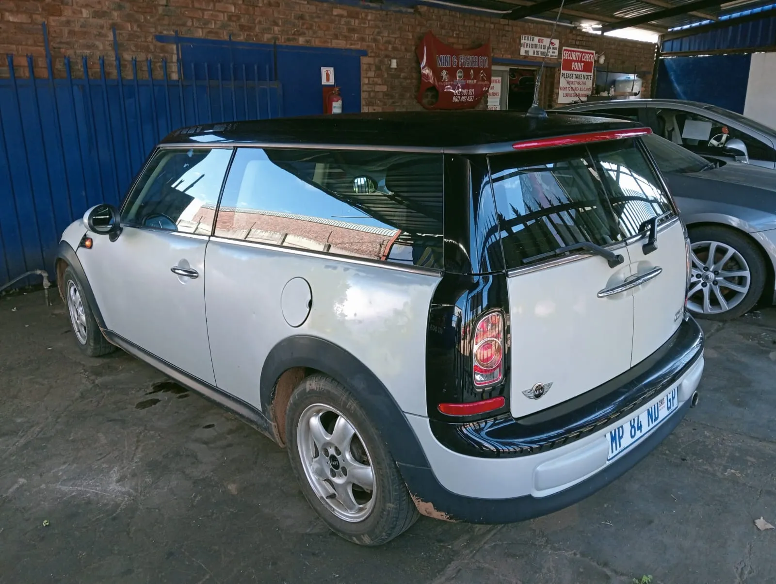 2010 Mini R55 Clubman N16 view 6