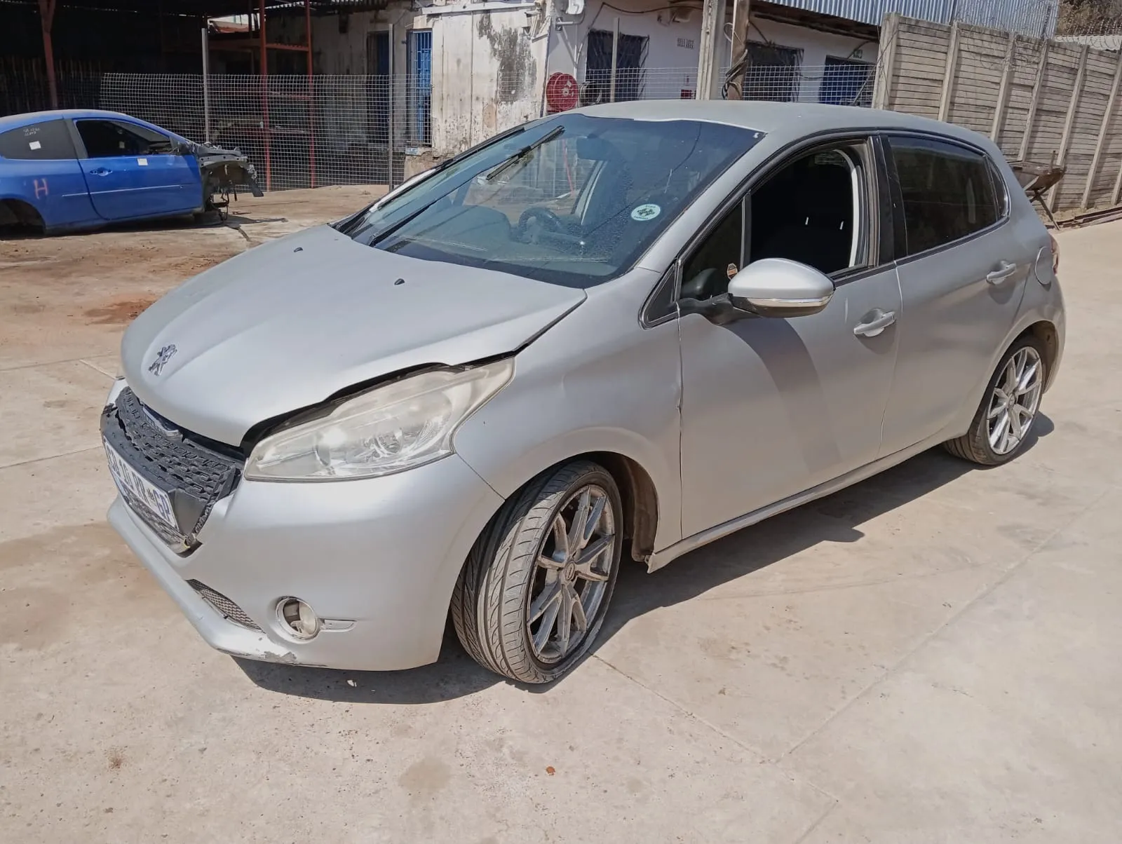 2014 Peugeot 208 N12 view 3