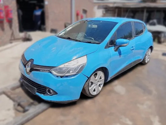 2016 Renault Clio H4BA view 4