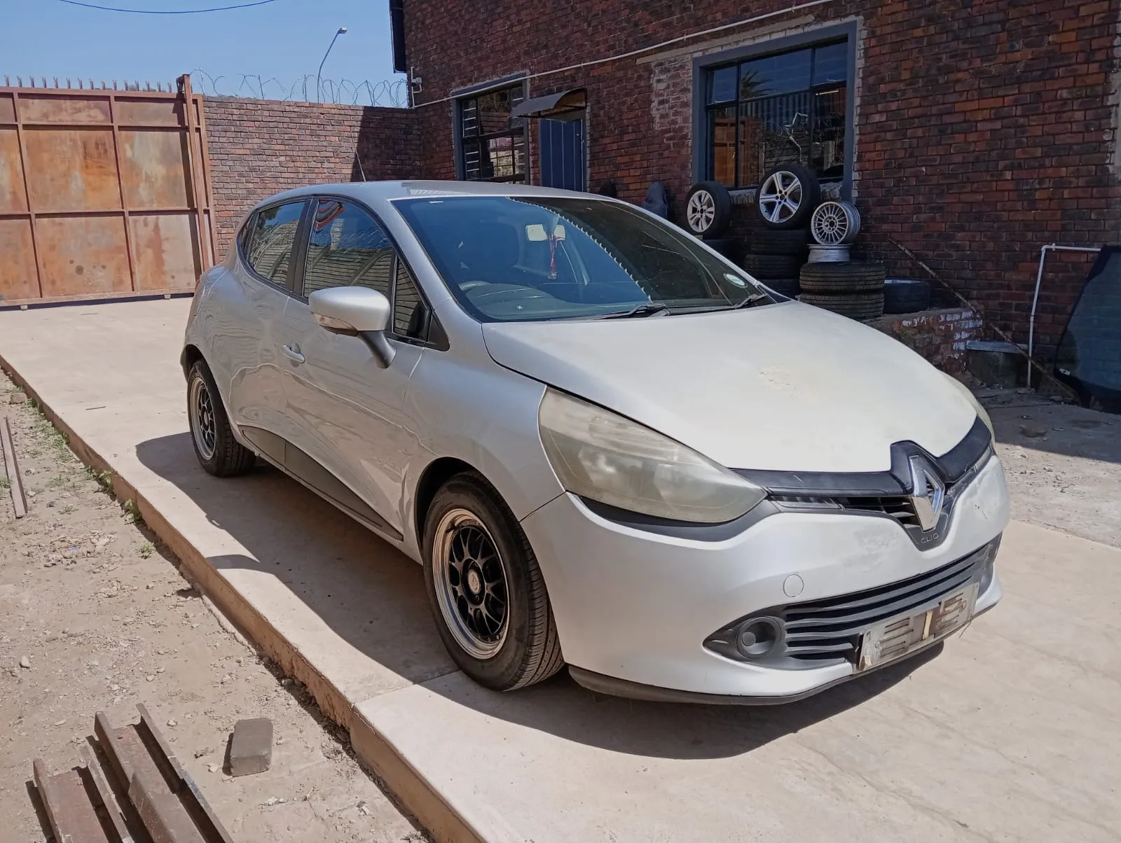 2016 Renault Clio thumbnail 3