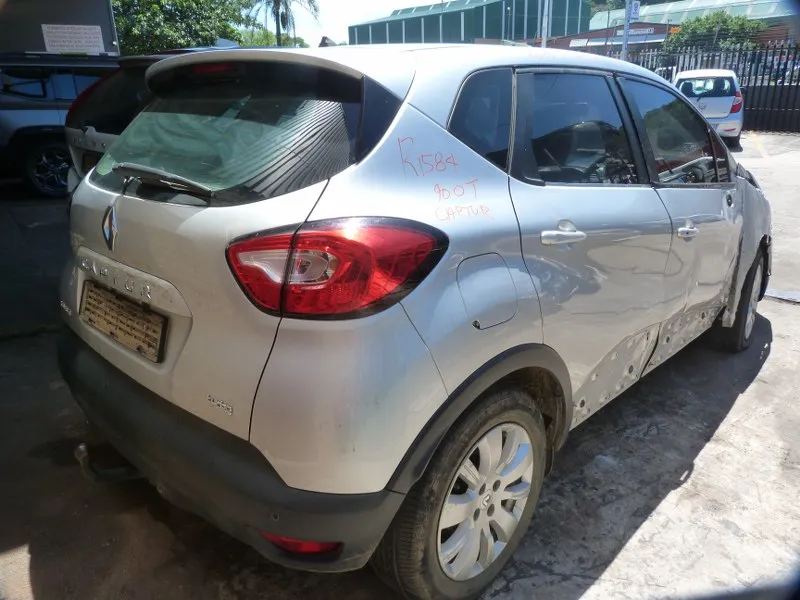 2015 Renault Captur 900T view 6