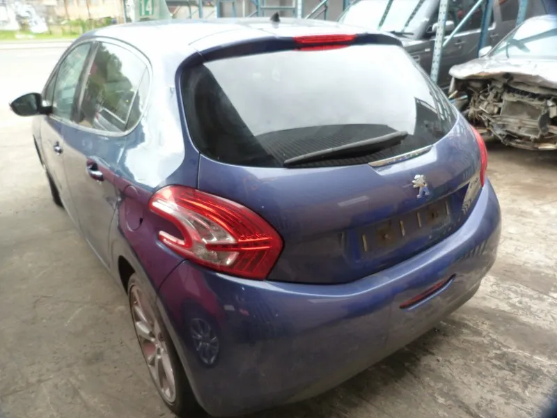 2012 Peugeot 208 10FH view 6